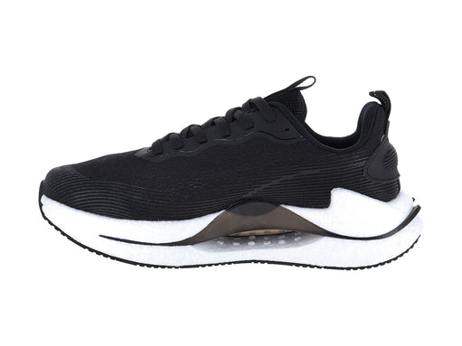 Tenis de baloncesto ATOK en color negro con suela blanca gruesa y diseño moderno de tela.