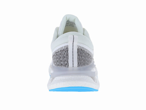 Tenis de baloncesto marca ATOK en color blanco con detalles grises y suela blanca con borde azul.