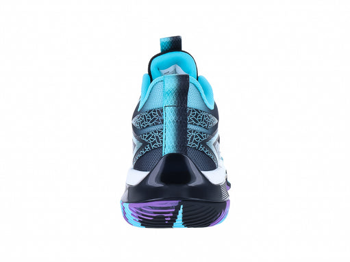 Tenis de baloncesto ATOK Performance en color negro con detalles en azul y morado, diseño deportivo moderno.