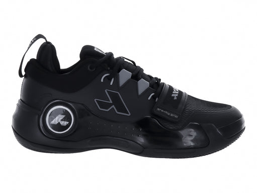 Tenis de baloncesto ATOK Performance en color negro con detalles en gris y suela robusta.