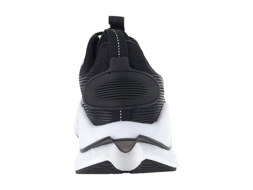 Tenis de baloncesto ATOK en color negro con suela blanca gruesa y diseño moderno de tela.