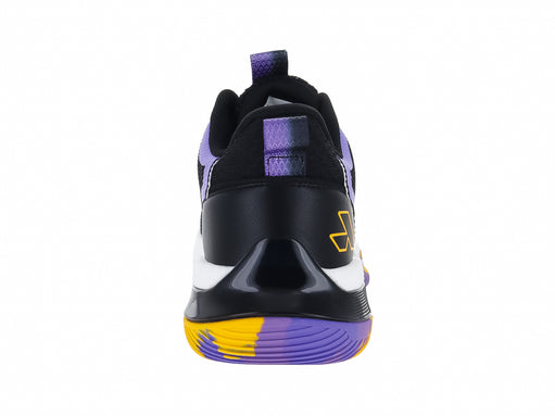 Tenis de baloncesto ATOK Performance en colores negro, morado y amarillo con diseño dinámico y suela deportiva.