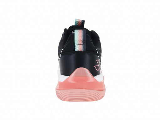 Tenis de baloncesto ATOK Performance en color negro con detalles en rosa y turquesa y diseño gráfico lateral.