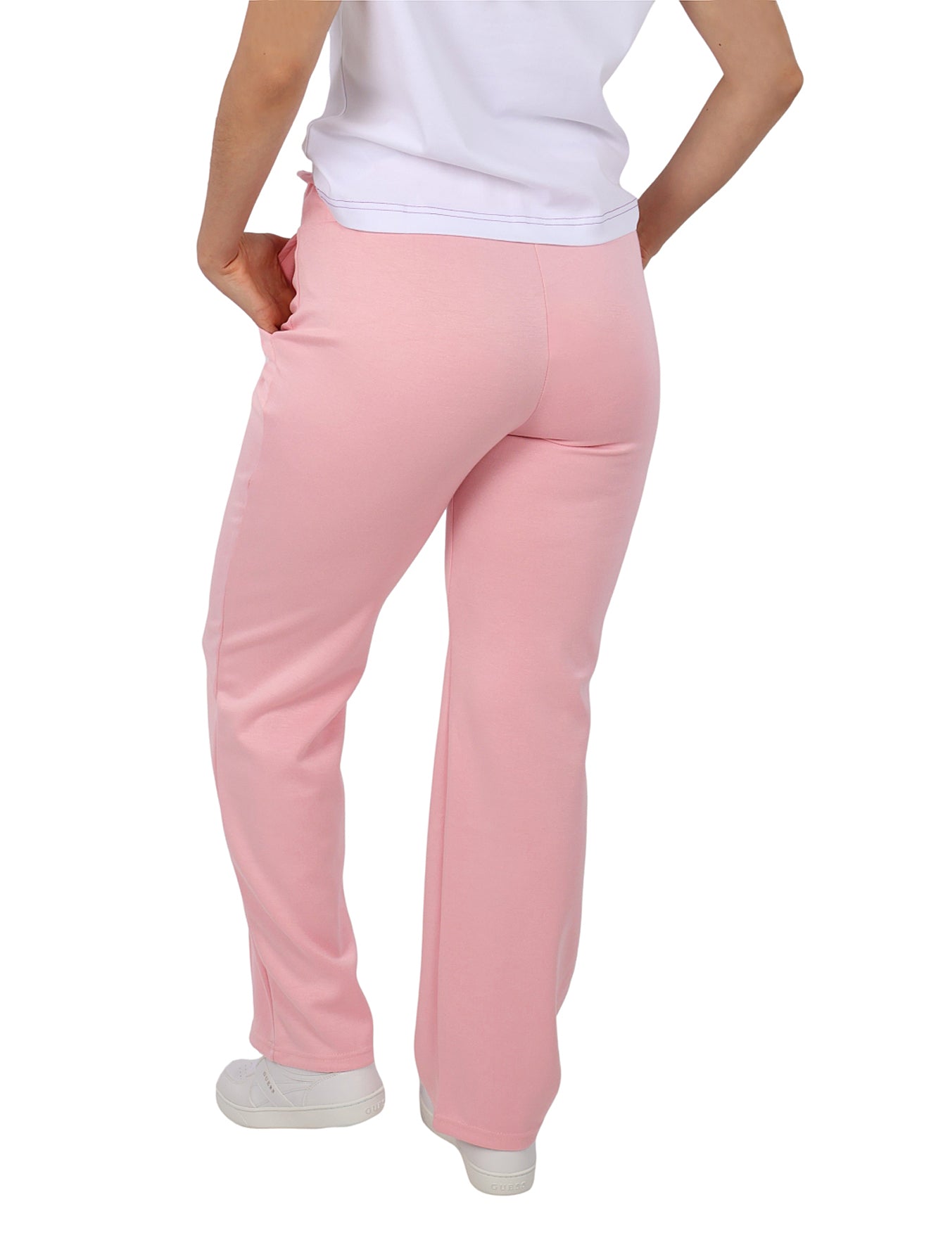 Pantalón rosa de corte recto con cintura de jareta.